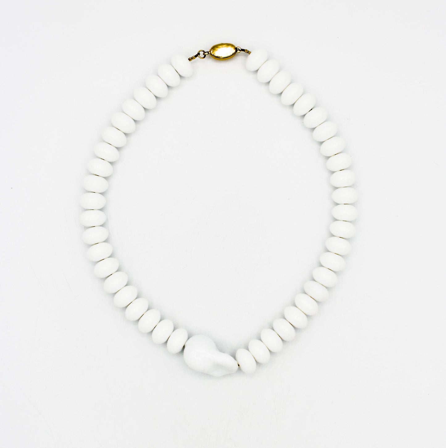 White pearls Timeless Pearly